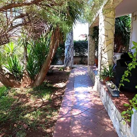 Casa In Giardino A Pochi Passi Dal Mare 別荘 *